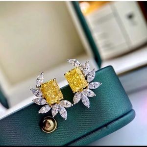 ✨Canary Diamond Stud Earrings